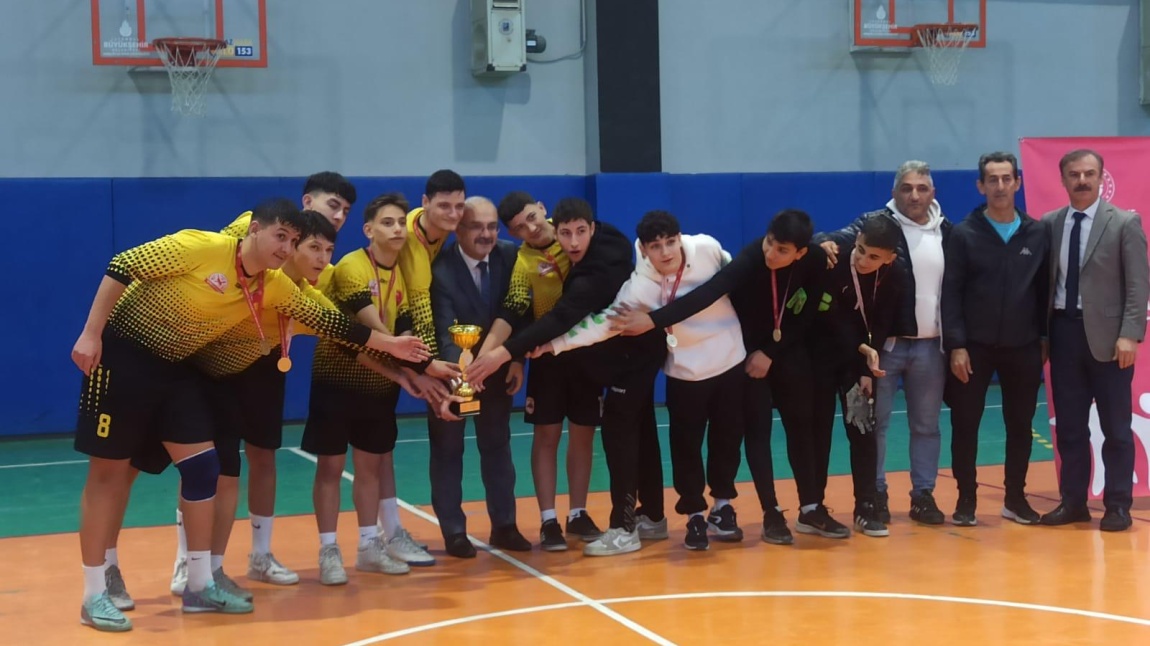 İLÇE FUTSAL TURNUVASINDA BİRİNCİYİZ..